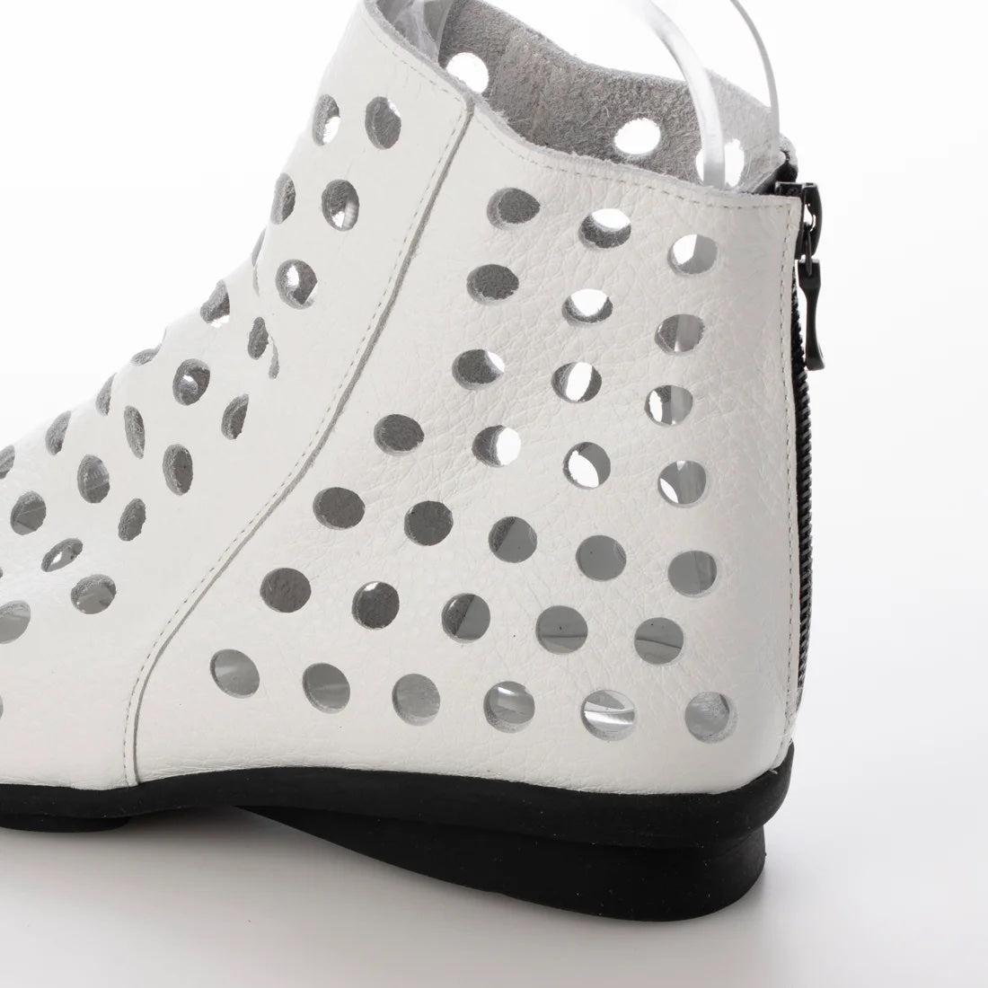 Arche Summer Boots with Laser Cut Dato - Blanc