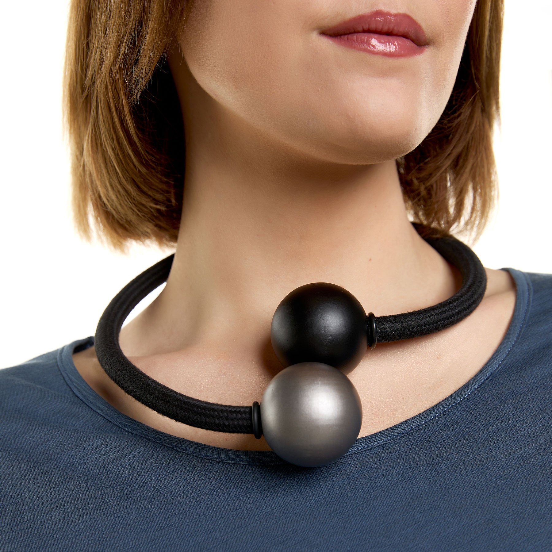 Chic & Simple Wood Ball Necklace - Black & Silver
