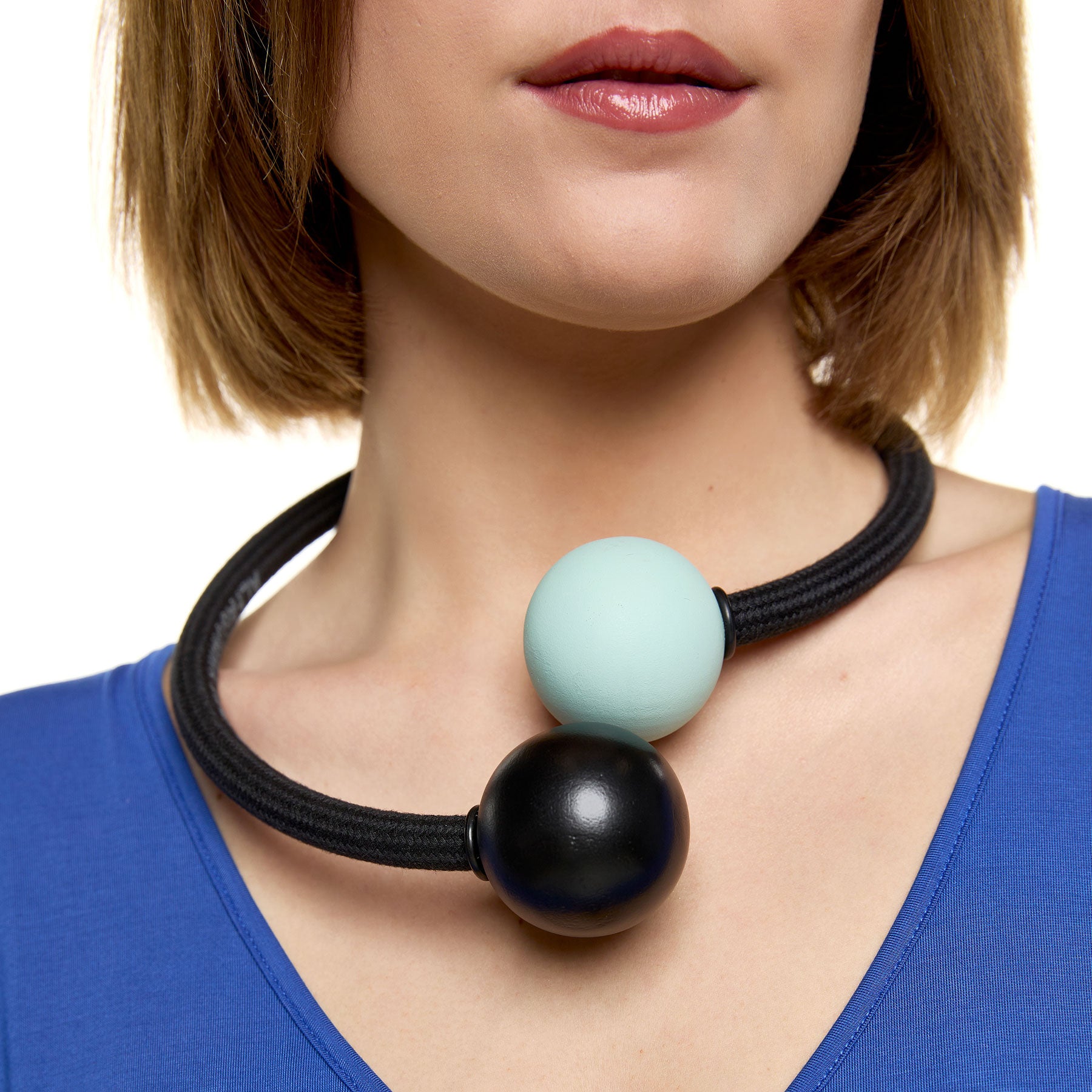 Chic & Simple Wood Ball Necklace - Black & Blue