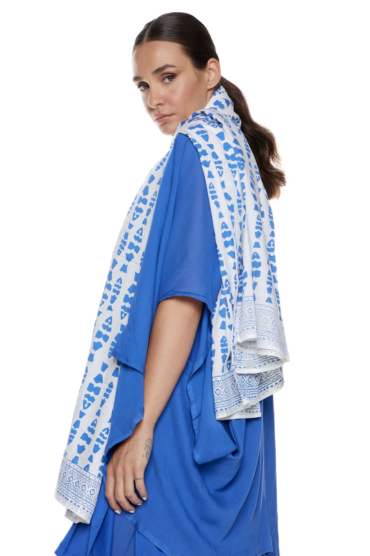Chic & Simple Pareo / Scarf Vivian - White with Blue Fish