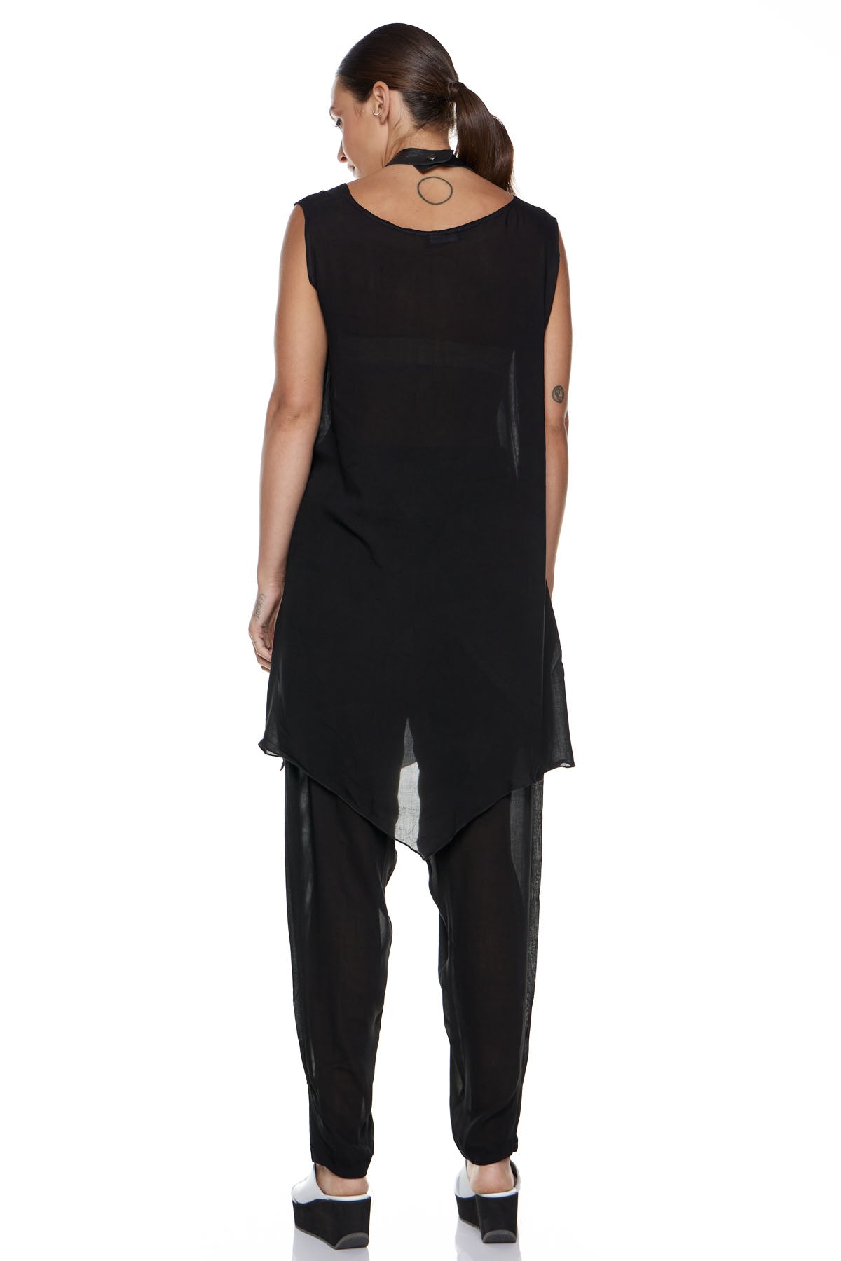 Chic & Simple Combination of Mirella T-shirt & Myrto Pants - Black
